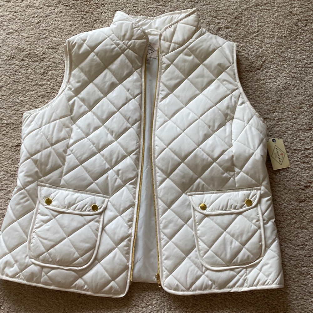 NWT puffy vest cream white with GT buttons XXL